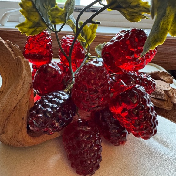 Vintage Large Lucite Raspberry Cluster on Driftwood Very Shiny And Clean - Picture 13 of 16